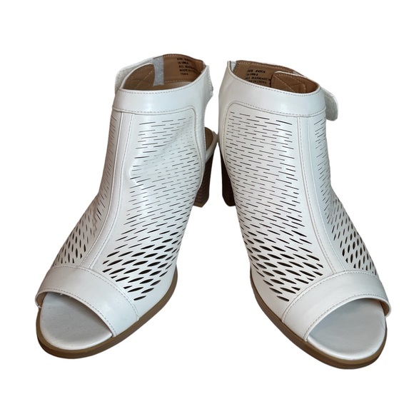 NWOT Comfortview White Open Toed Sandals Size 7.5 WW - Picture 3 of 5